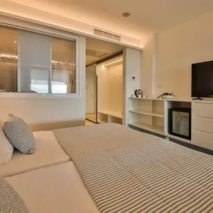 Hotel White Lagoon Beach Resort