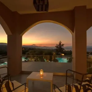 Villa Side