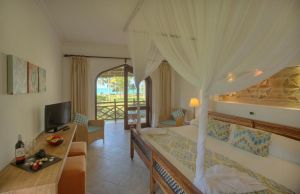 Hotel Bluebay Beach Resort and Spa