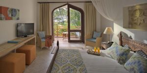 Hotel Bluebay Beach Resort and Spa