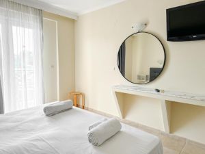 Hotel Kavos Plaza