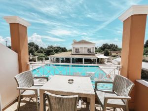Hotel Kavos Plaza
