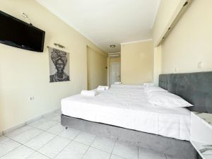 Hotel Kavos Plaza