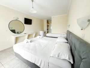 Hotel Kavos Plaza