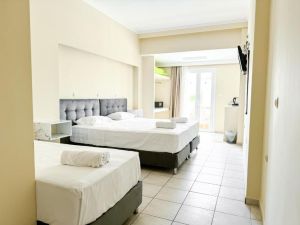 Hotel Kavos Plaza