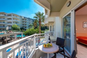 Poseidonia Hotel and Apartments