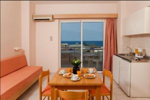Poseidonia Hotel and Apartments