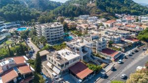 Poseidonia Hotel and Apartments
