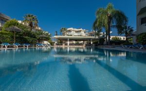 Poseidonia Hotel and Apartments