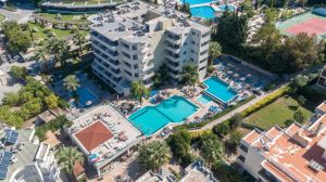 Poseidonia Hotel and Apartments