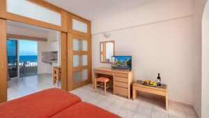 Poseidonia Hotel and Apartments