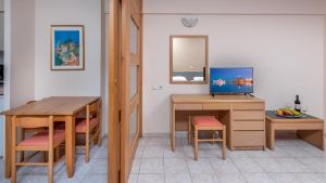 Poseidonia Hotel and Apartments