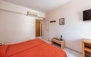 Poseidonia Hotel and Apartments