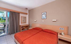 Poseidonia Hotel and Apartments