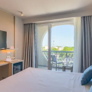Hotel Bacolux Koralio
