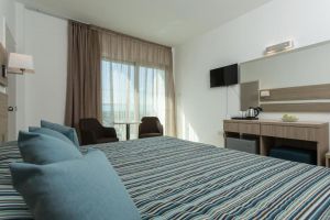 Hotel Kapetanios Bay