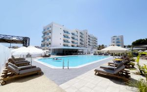 Hotel Kapetanios Bay