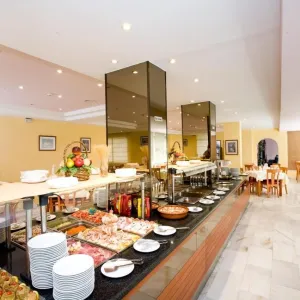 Hotel Monarque El Rodeo