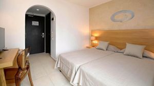 GOLDEN BEACH HOTEL
