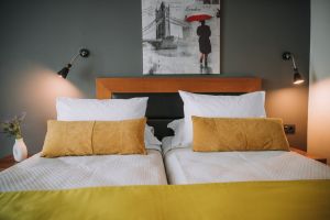 Amphitryon City Hotel