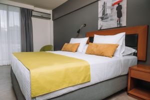 Amphitryon City Hotel