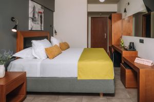 Amphitryon City Hotel