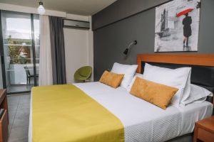 Amphitryon City Hotel