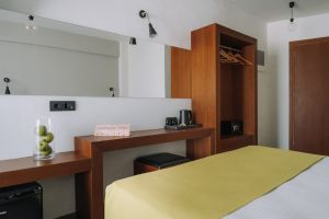 Amphitryon City Hotel