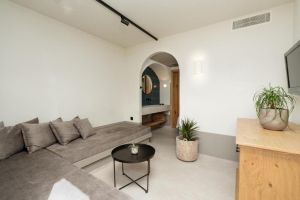 Momi Hotel