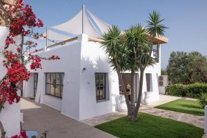 Momi Hotel