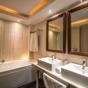 PALAZETTO SUITES (ADULTS ONLY)