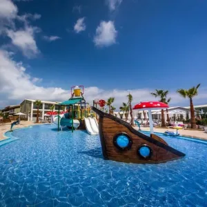 Caretta Paradise Hotel &amp; Waterpark Tragaki