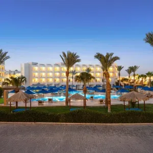DoubleTree by Hilton Sharks Bay