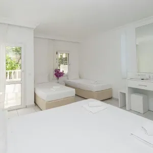 Bendis Beach Hotel