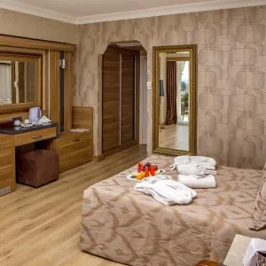 Laur Hotels