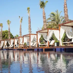 Laur Hotels