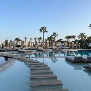Laur Hotels