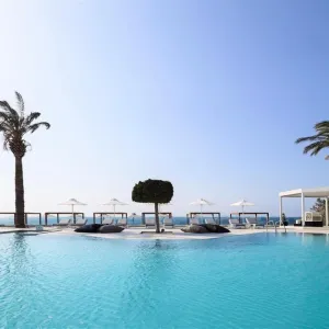 Dimitra Beach Hotel &amp; Suites