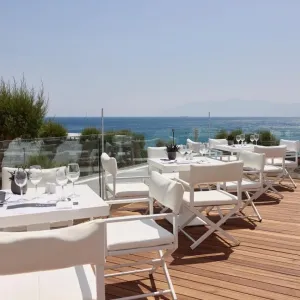 Dimitra Beach Hotel &amp; Suites