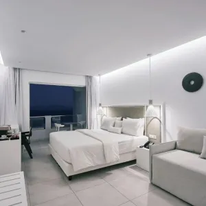 Dimitra Beach Hotel &amp; Suites