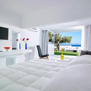 Dimitra Beach Hotel &amp; Suites