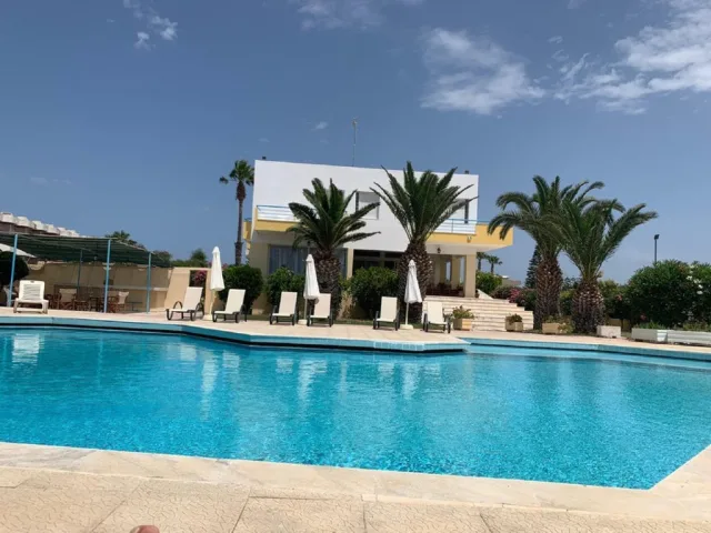 Leonidas Hotel and Studios