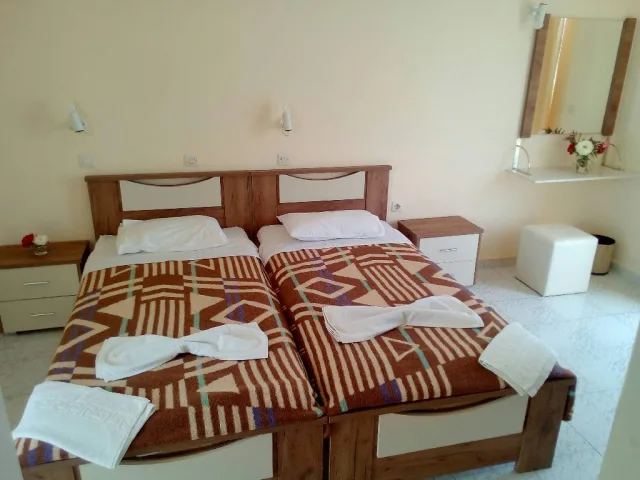 Leonidas Hotel and Studios