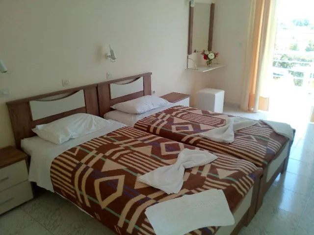 Leonidas Hotel and Studios