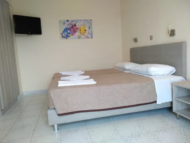 Leonidas Hotel and Studios