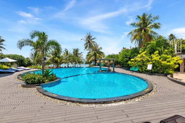 Sunset Beach Resort and SPA