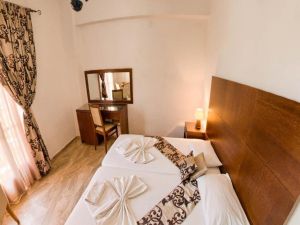 LILI HOTEL