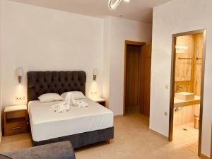 LILI HOTEL