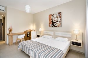 AXOS HOTEL