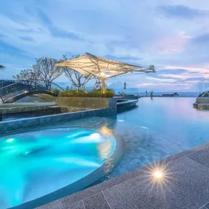 Crest Resort &amp; Pool Villas Phuket